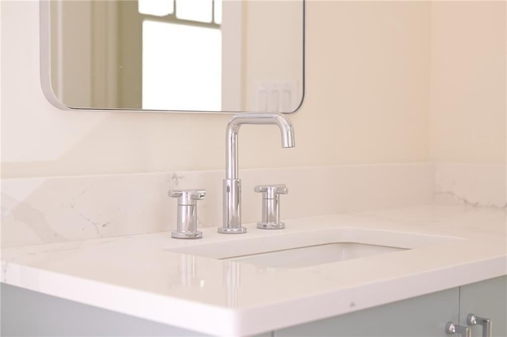 Atlanta, Georgia, 30305, United States, 6 Bedrooms Bedrooms, ,5 BathroomsBathrooms,Residential,Active,1997589