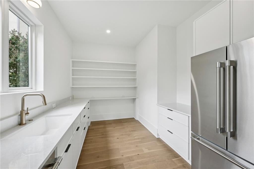 Atlanta, Georgia, 30308, United States, 4 Bedrooms Bedrooms, ,5 BathroomsBathrooms,Residential,Pending,1997548