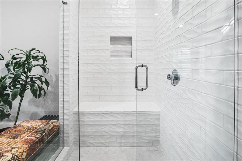 Atlanta, Georgia, 30319, United States, 3 Bedrooms Bedrooms, ,5 BathroomsBathrooms,Residential,Active,1997564