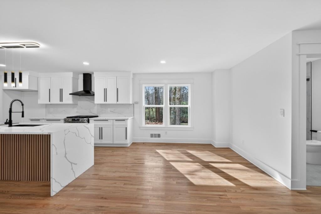 Norcross, Georgia, 30071, United States, 6 Bedrooms Bedrooms, ,5 BathroomsBathrooms,Residential,Active,2009827