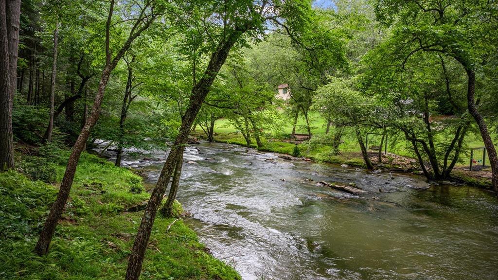 Ellijay, Georgia, 30536, United States, 4 Bedrooms Bedrooms, ,3 BathroomsBathrooms,Residential,Active,1867935