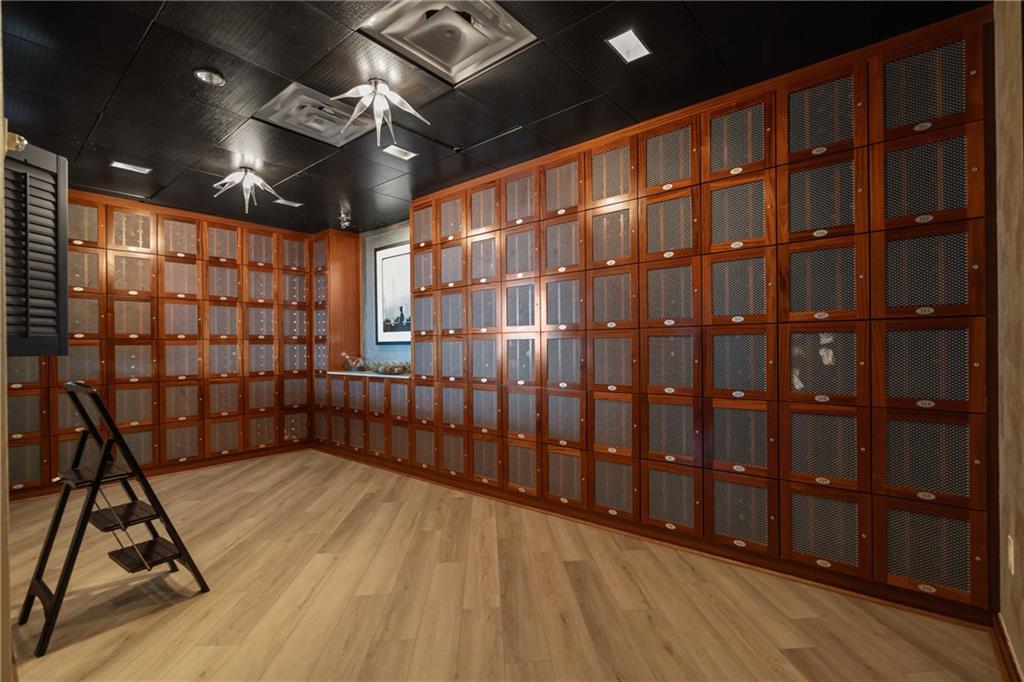 Atlanta, Georgia, 30326, United States, 2 Bedrooms Bedrooms, ,3 BathroomsBathrooms,Residential,Active,1945302