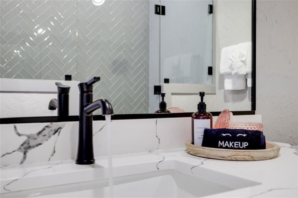 Mineral Bluff, Georgia, 30559, United States, 4 Bedrooms Bedrooms, ,4 BathroomsBathrooms,Residential,Active,2006866