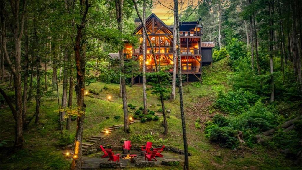 Blue Ridge, Georgia, 30513, United States, 3 Bedrooms Bedrooms, ,5 BathroomsBathrooms,Residential,Active,2007311