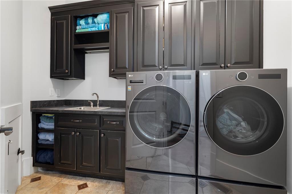 Big Canoe, Georgia, 30143, United States, 5 Bedrooms Bedrooms, ,5 BathroomsBathrooms,Residential,Active,1997553