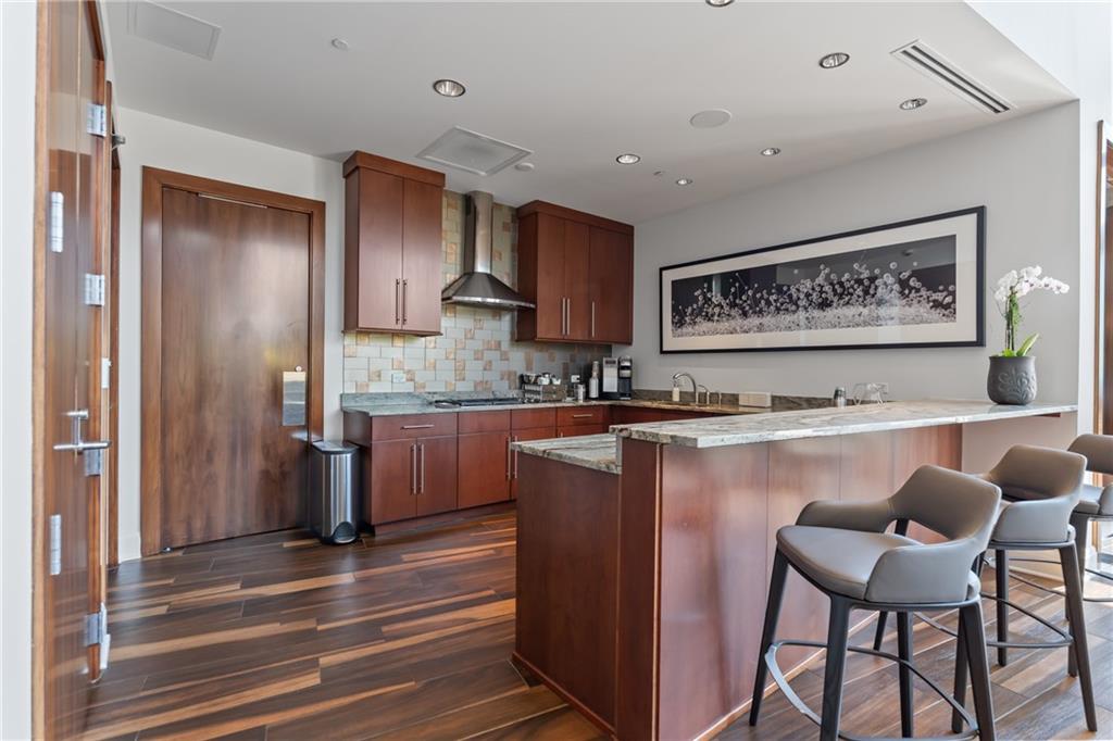 Atlanta, Georgia, 30326, United States, 2 Bedrooms Bedrooms, ,3 BathroomsBathrooms,Residential,Active,1945302