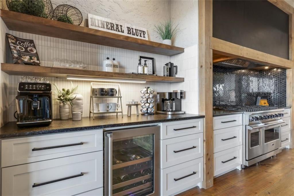 Mineral Bluff, Georgia, 30559, United States, 4 Bedrooms Bedrooms, ,4 BathroomsBathrooms,Residential,Active,2006866