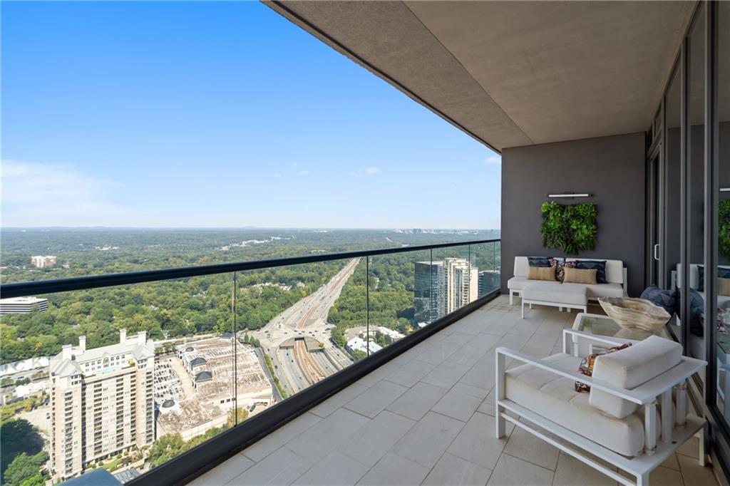 Atlanta, Georgia, 30326, United States, 2 Bedrooms Bedrooms, ,3 BathroomsBathrooms,Residential,Active,1945473