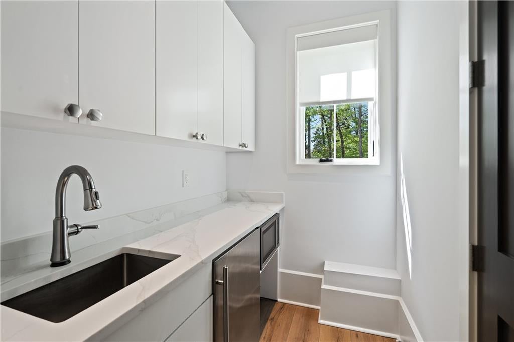 Johns Creek, Georgia, 30022, United States, ,6 BathroomsBathrooms,Residential,Active,1799401