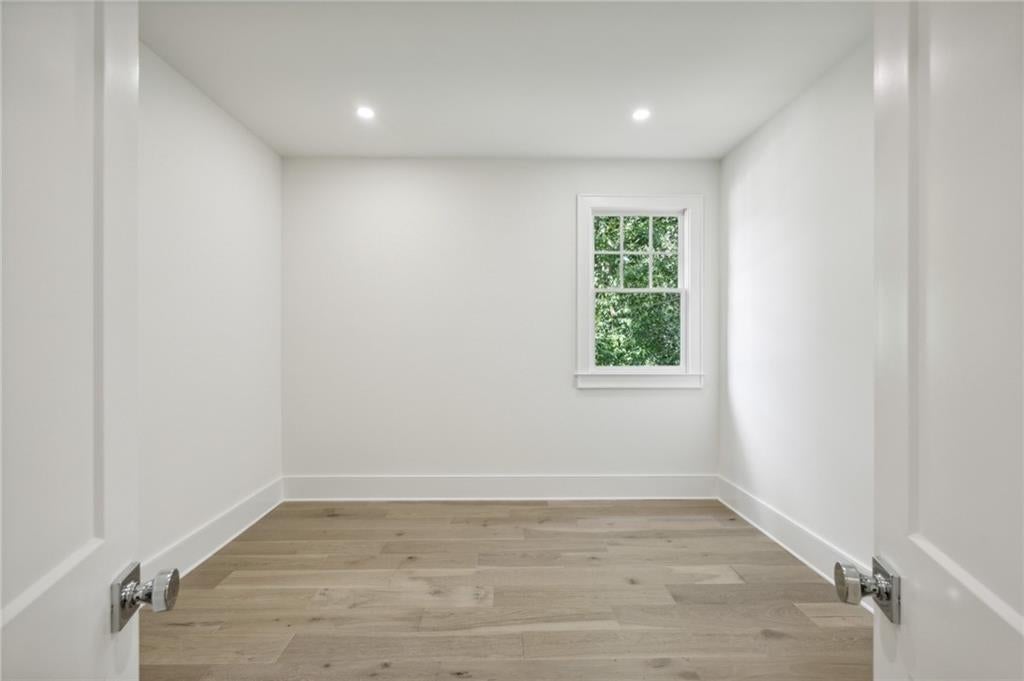 Atlanta, Georgia, 30305, United States, 6 Bedrooms Bedrooms, ,5 BathroomsBathrooms,Residential,Active,1997589