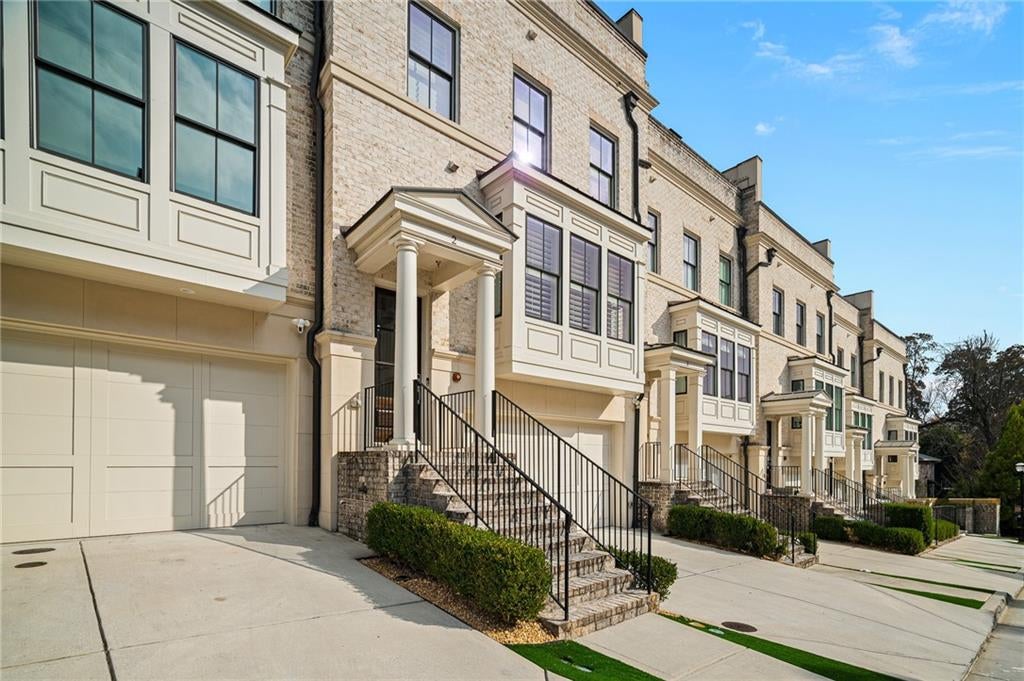 Atlanta, Georgia, 30319, United States, 3 Bedrooms Bedrooms, ,5 BathroomsBathrooms,Residential,Active,1997564