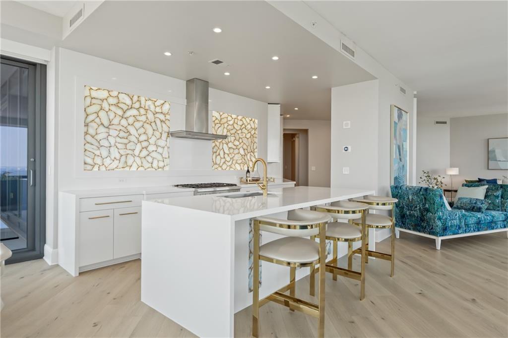 Atlanta, Georgia, 30326, United States, 2 Bedrooms Bedrooms, ,3 BathroomsBathrooms,Residential,Active,1945473