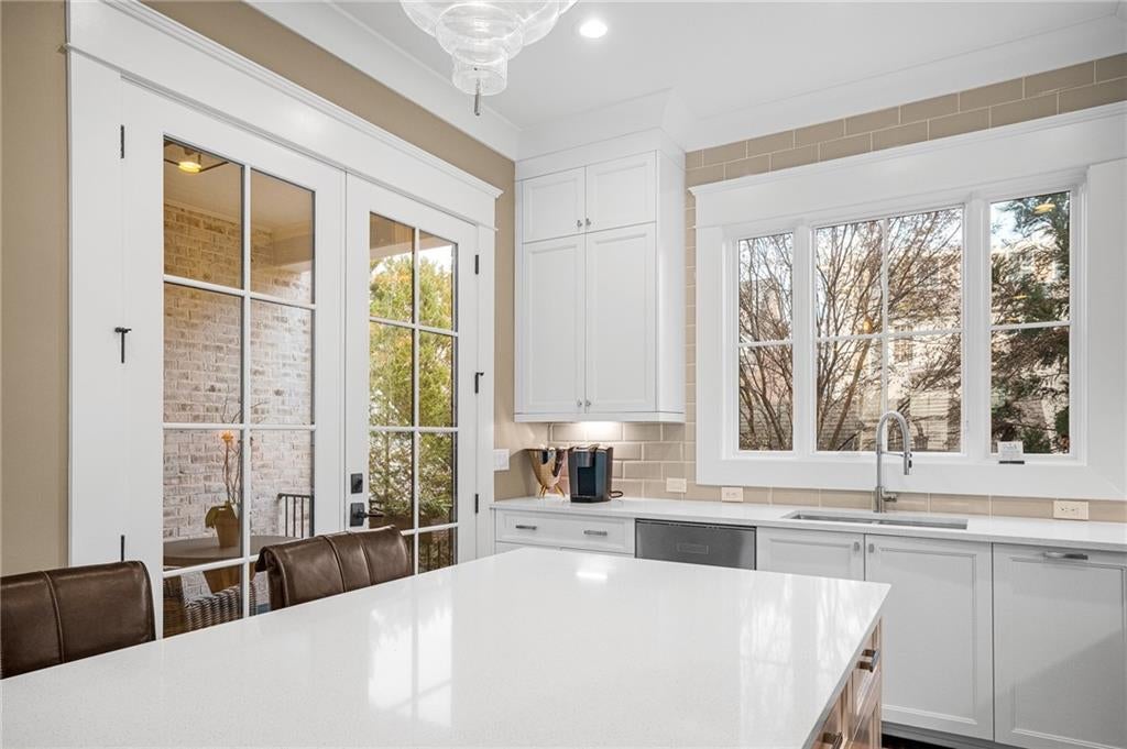 Atlanta, Georgia, 30319, United States, 3 Bedrooms Bedrooms, ,5 BathroomsBathrooms,Residential,Active,1997564