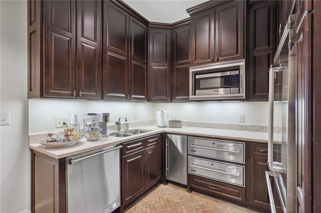 Atlanta, Georgia, 30339, United States, 2 Bedrooms Bedrooms, ,3 BathroomsBathrooms,Residential,Active,1919395