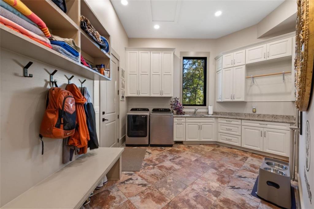 Ellijay, Georgia, 30536, United States, 3 Bedrooms Bedrooms, ,4 BathroomsBathrooms,Residential,Active,1968420