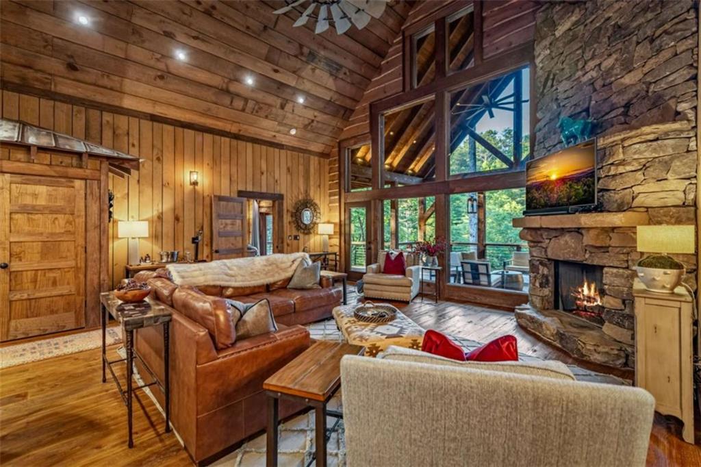 Blue Ridge, Georgia, 30513, United States, 3 Bedrooms Bedrooms, ,5 BathroomsBathrooms,Residential,Active,2007311