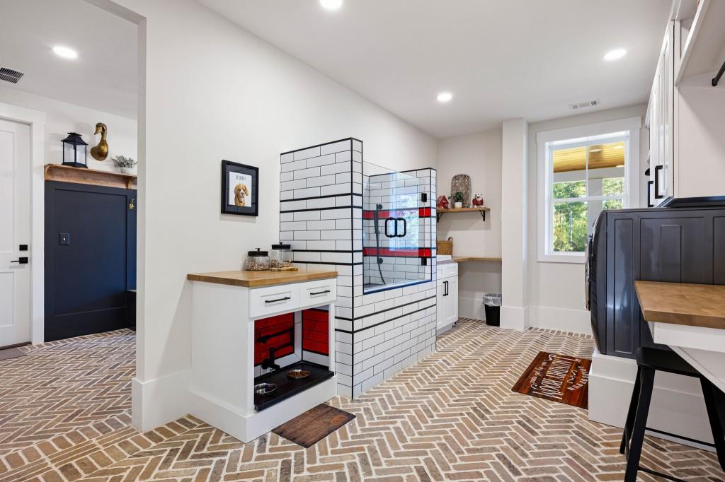 Rydal, Georgia, 30171, United States, 5 Bedrooms Bedrooms, ,5 BathroomsBathrooms,Residential,Active,1987269