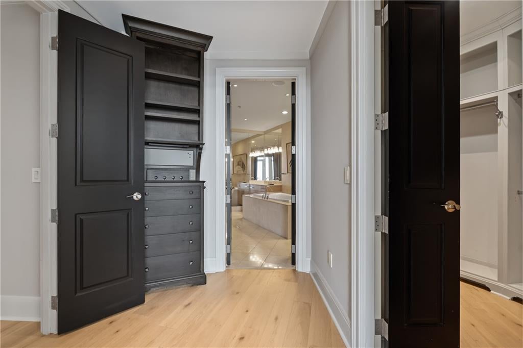 Atlanta, Georgia, 30326, United States, 2 Bedrooms Bedrooms, ,3 BathroomsBathrooms,Residential,Active,1945302