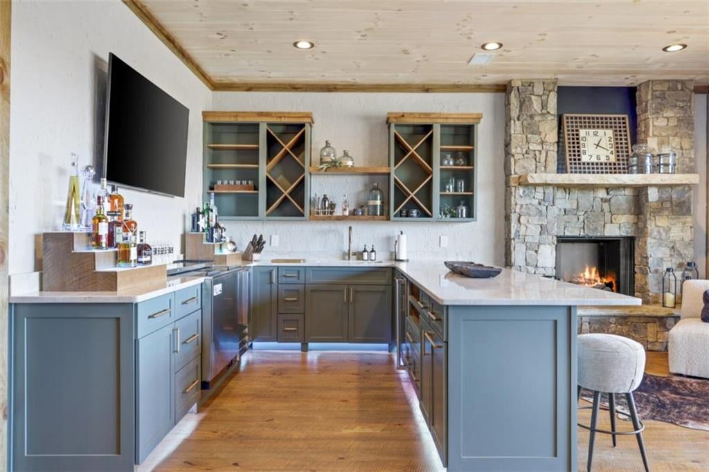 Mineral Bluff, Georgia, 30559, United States, 4 Bedrooms Bedrooms, ,4 BathroomsBathrooms,Residential,Active,2006866