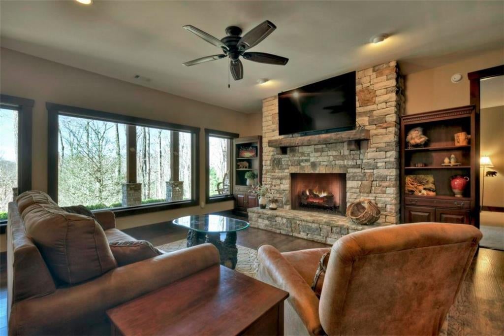 Ellijay, Georgia, 30536, United States, 5 Bedrooms Bedrooms, ,6 BathroomsBathrooms,Residential,Active,1954428