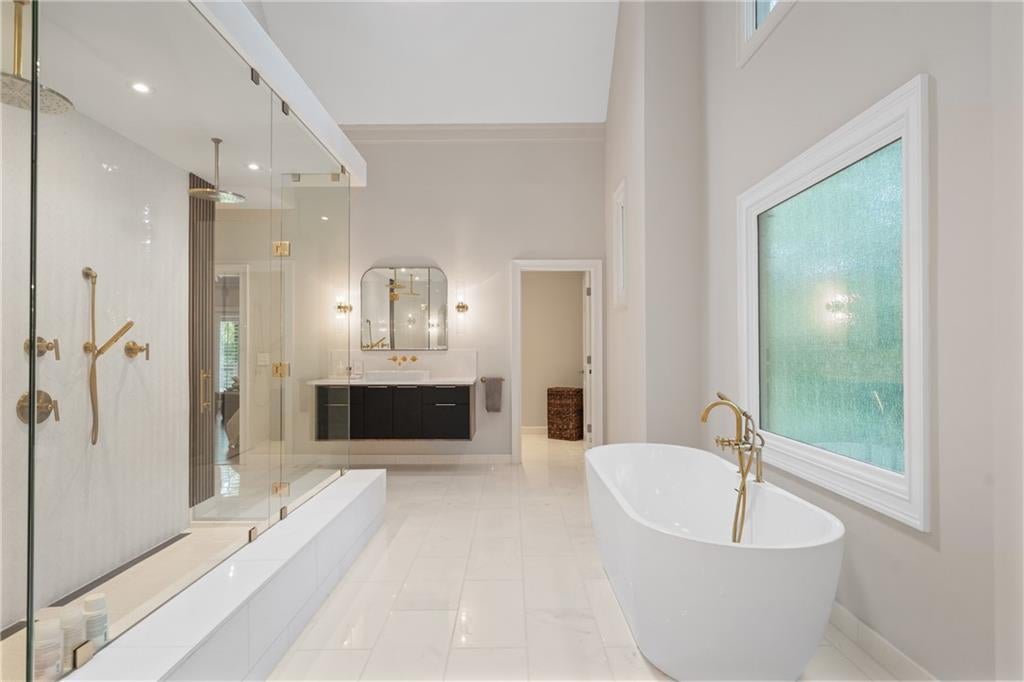 Johns Creek, Georgia, 30022, United States, 6 Bedrooms Bedrooms, ,5 BathroomsBathrooms,Residential,Active,1943809