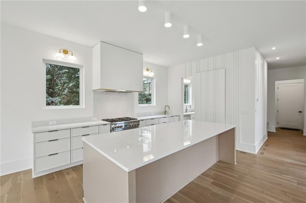 Atlanta, Georgia, 30308, United States, 4 Bedrooms Bedrooms, ,5 BathroomsBathrooms,Residential,Pending,1997548