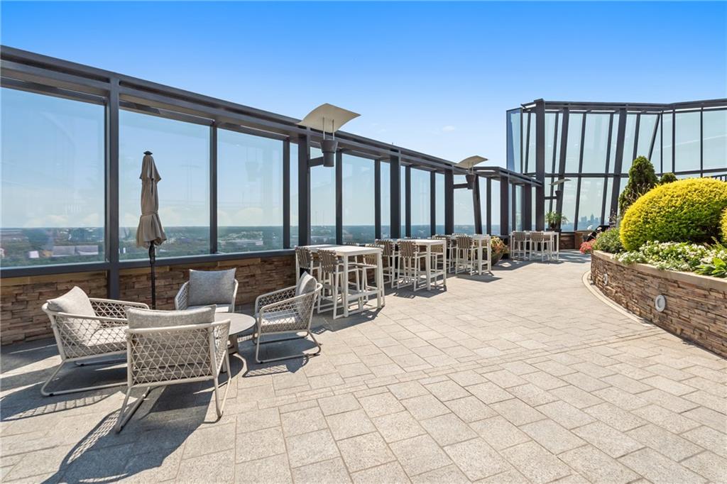 Atlanta, Georgia, 30326, United States, 2 Bedrooms Bedrooms, ,3 BathroomsBathrooms,Residential,Active,1945473