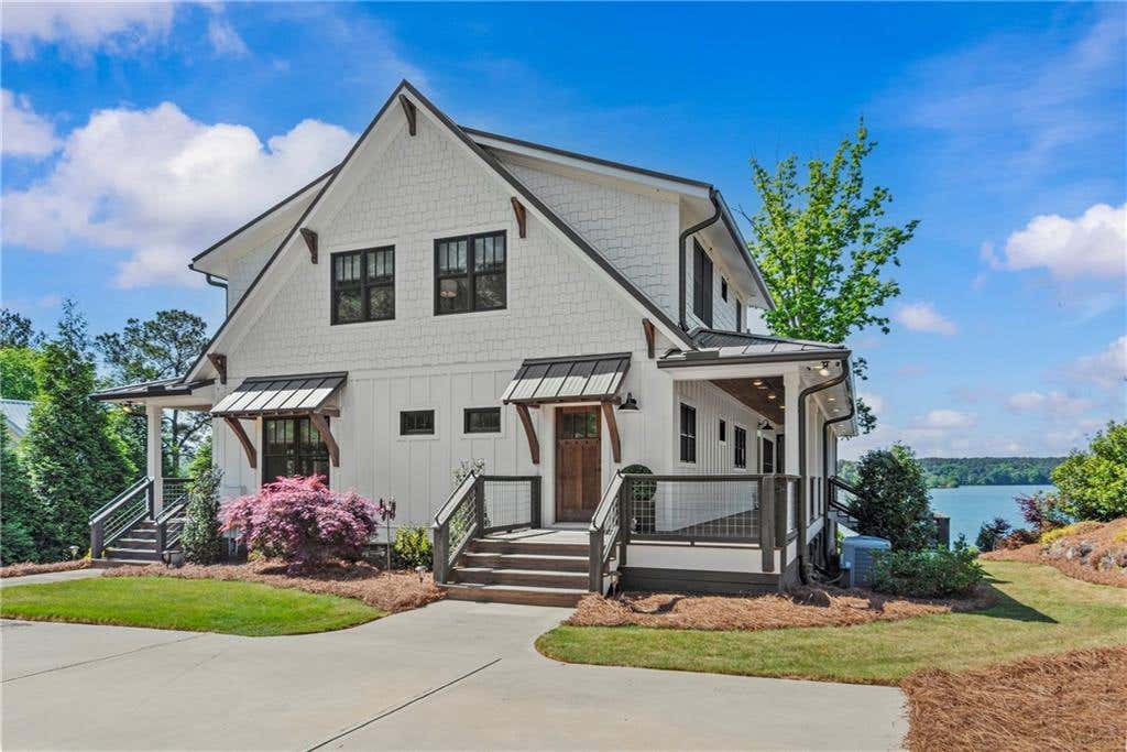 1951 NORTHWOODS Dr  