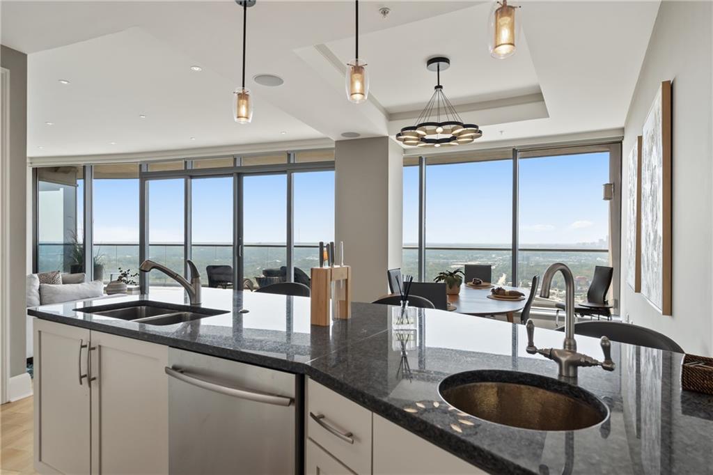 Atlanta, Georgia, 30326, United States, 2 Bedrooms Bedrooms, ,3 BathroomsBathrooms,Residential,Active,1945302