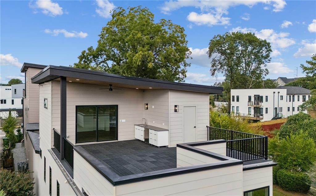 Atlanta, Georgia, 30308, United States, 4 Bedrooms Bedrooms, ,5 BathroomsBathrooms,Residential,Pending,1997548