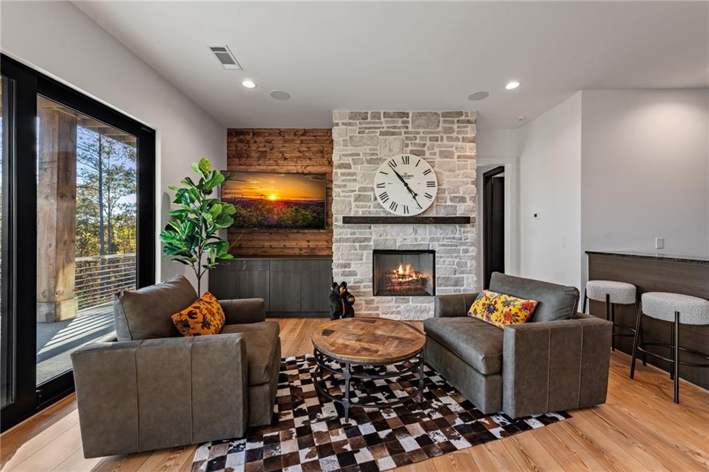 Ellijay, Georgia, 30540, United States, 4 Bedrooms Bedrooms, ,3 BathroomsBathrooms,Residential,Active,1988411