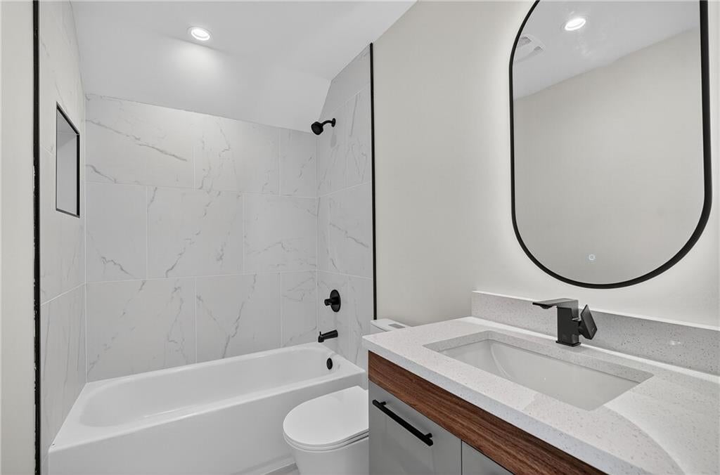 Cumming, Georgia, 30041, United States, 5 Bedrooms Bedrooms, ,5 BathroomsBathrooms,Residential,Active,1941387