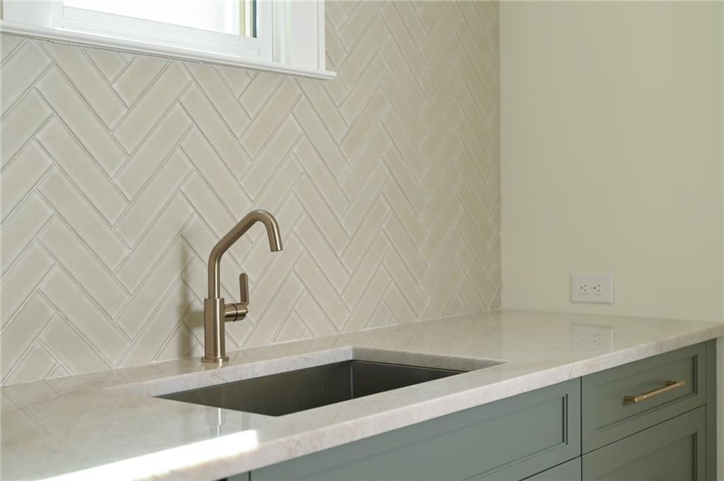 Atlanta, Georgia, 30305, United States, 6 Bedrooms Bedrooms, ,5 BathroomsBathrooms,Residential,Active,1997589