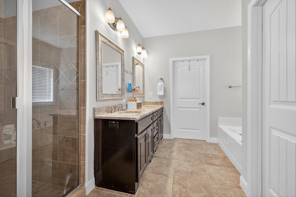 Flowery Branch, Georgia, 30542, United States, 6 Bedrooms Bedrooms, ,6 BathroomsBathrooms,Residential,Active,1897984