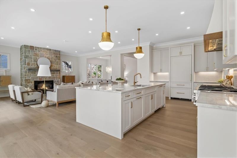 Atlanta, Georgia, 30309, United States, 4 Bedrooms Bedrooms, ,5 BathroomsBathrooms,Residential,Active,1997549