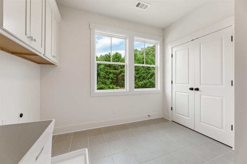 Gainesville, Georgia, 30506, United States, 4 Bedrooms Bedrooms, ,4 BathroomsBathrooms,Residential,Active,1894234