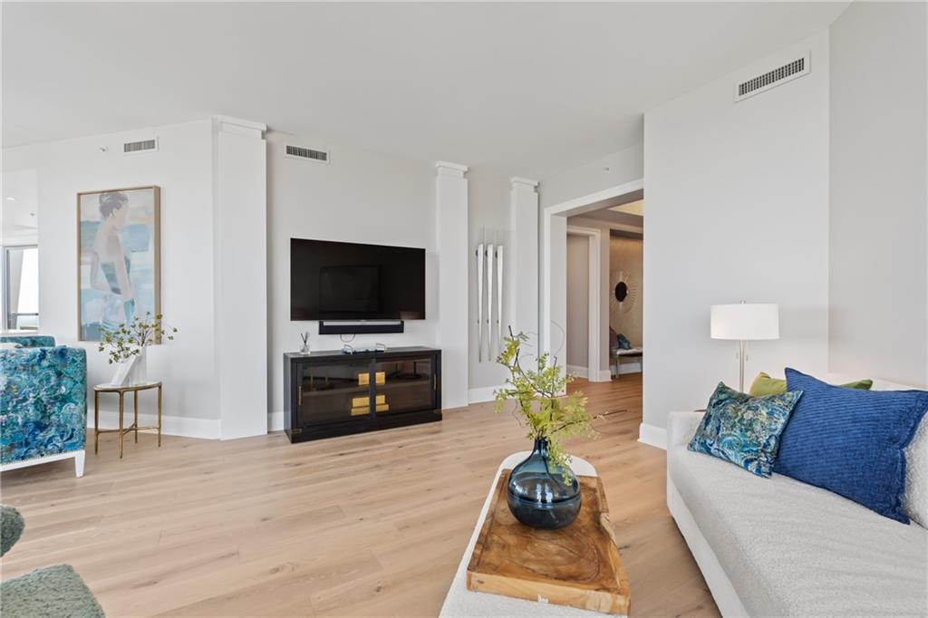 Atlanta, Georgia, 30326, United States, 2 Bedrooms Bedrooms, ,3 BathroomsBathrooms,Residential,Active,1945473