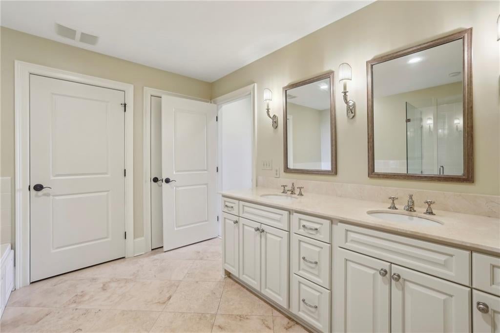 Atlanta, Georgia, 30339, United States, 2 Bedrooms Bedrooms, ,3 BathroomsBathrooms,Residential,Active,1919395