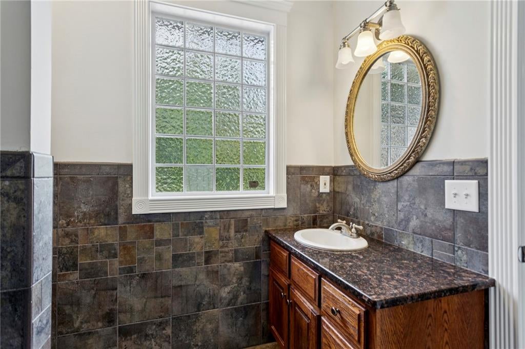 Taylorsville, Georgia, 30178, United States, 5 Bedrooms Bedrooms, ,6 BathroomsBathrooms,Residential,Active,1953004