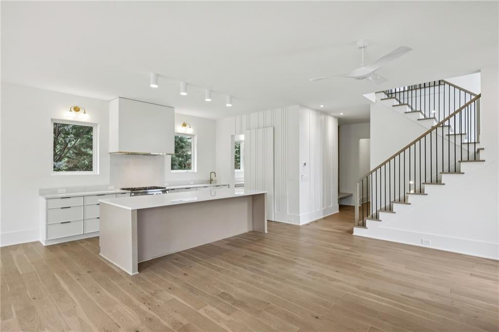 Atlanta, Georgia, 30308, United States, 4 Bedrooms Bedrooms, ,5 BathroomsBathrooms,Residential,Pending,1997548