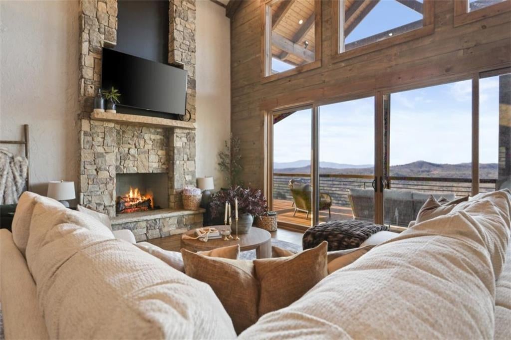 Mineral Bluff, Georgia, 30559, United States, 4 Bedrooms Bedrooms, ,4 BathroomsBathrooms,Residential,Active,2006866