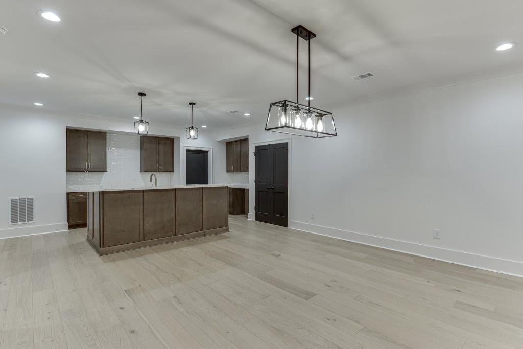 Flowery Branch, Georgia, 30542, United States, 4 Bedrooms Bedrooms, ,6 BathroomsBathrooms,Residential,Active,1999935