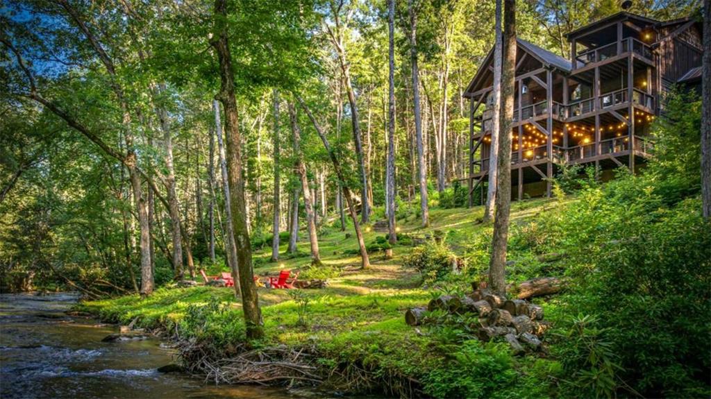 Blue Ridge, Georgia, 30513, United States, 3 Bedrooms Bedrooms, ,5 BathroomsBathrooms,Residential,Active,2007311