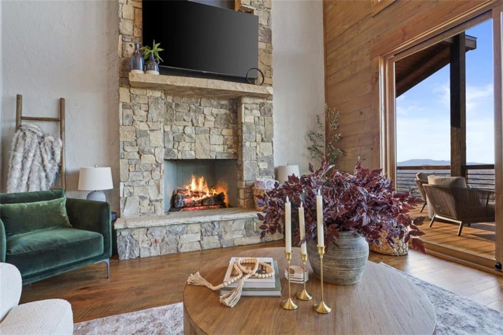 Mineral Bluff, Georgia, 30559, United States, 4 Bedrooms Bedrooms, ,4 BathroomsBathrooms,Residential,Active,2006866