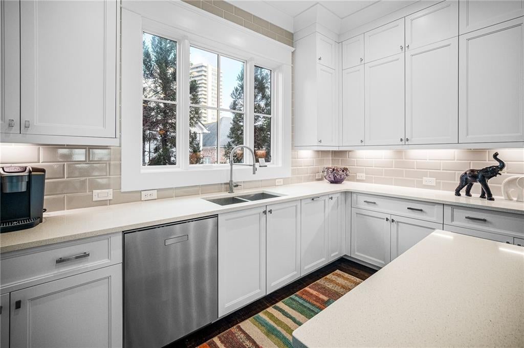 Atlanta, Georgia, 30319, United States, 3 Bedrooms Bedrooms, ,5 BathroomsBathrooms,Residential,Active,1997564