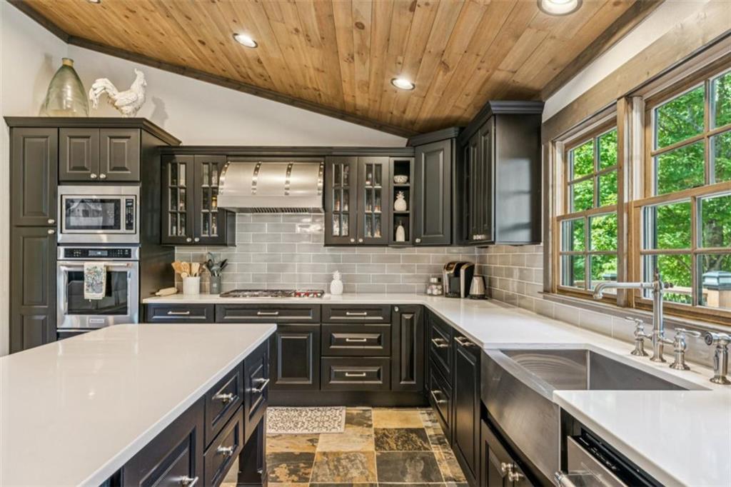 Ellijay, Georgia, 30536, United States, 3 Bedrooms Bedrooms, ,4 BathroomsBathrooms,Residential,Active,1929428