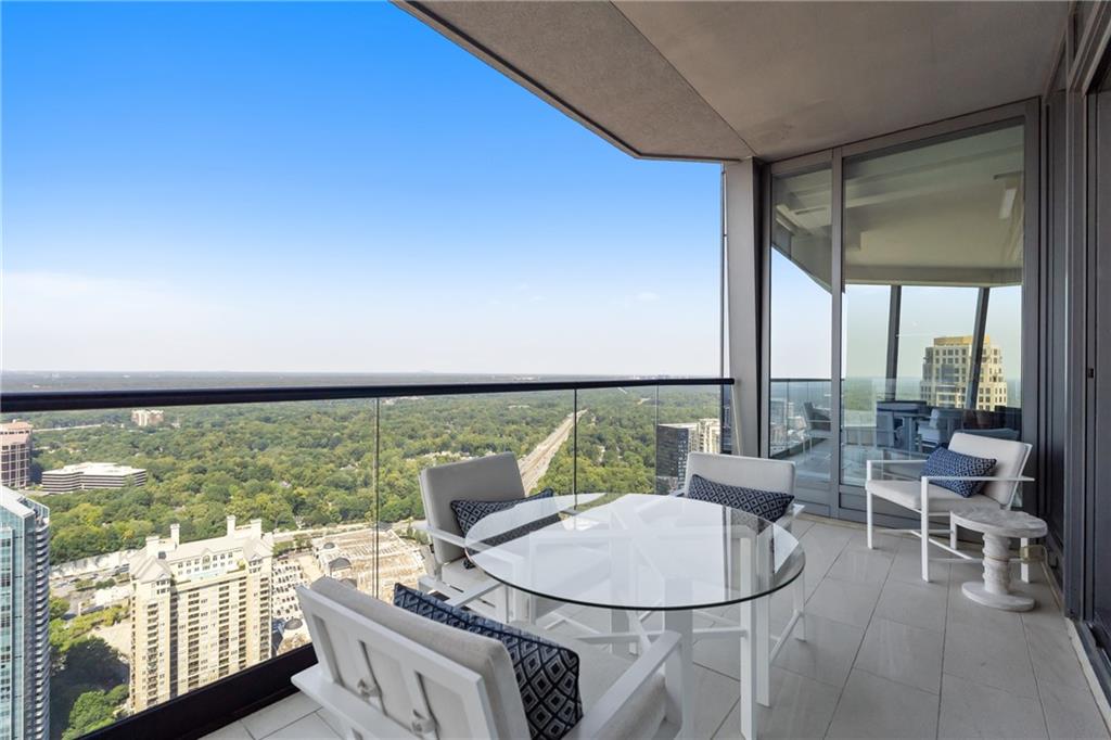 Atlanta, Georgia, 30326, United States, 2 Bedrooms Bedrooms, ,3 BathroomsBathrooms,Residential,Active,2014154