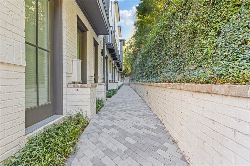 Atlanta, Georgia, 30308, United States, 3 Bedrooms Bedrooms, ,4 BathroomsBathrooms,Residential,Active,1969688