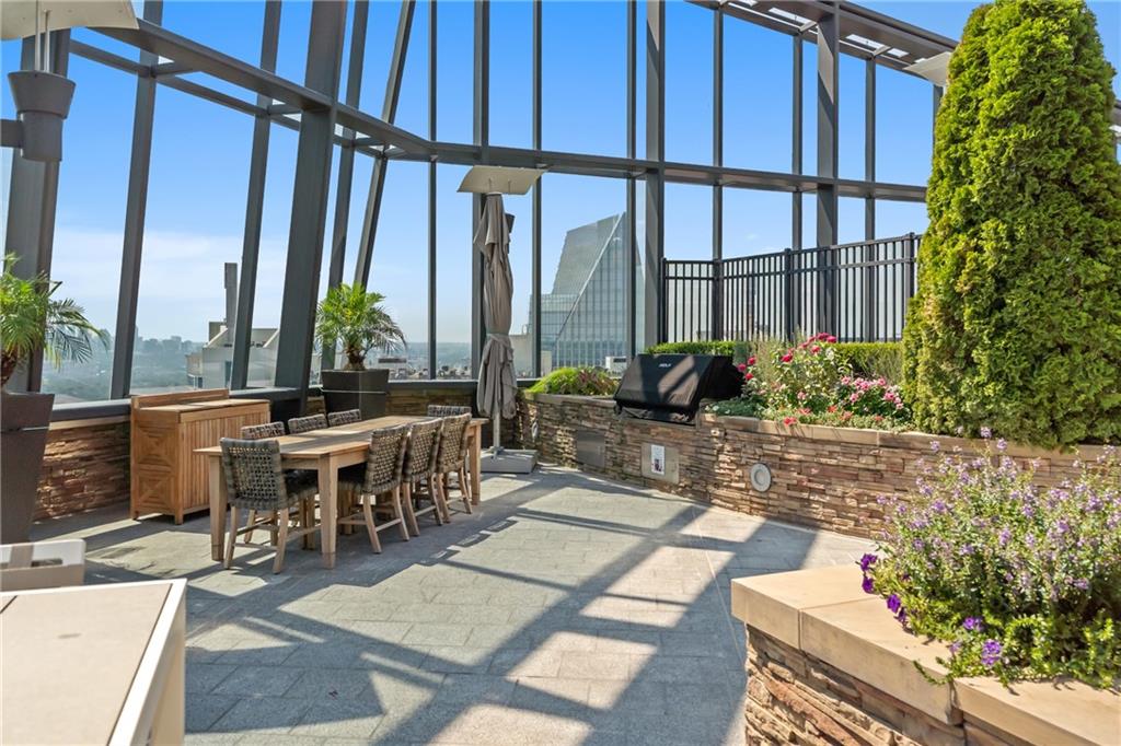 Atlanta, Georgia, 30326, United States, 2 Bedrooms Bedrooms, ,3 BathroomsBathrooms,Residential,Active,1945473