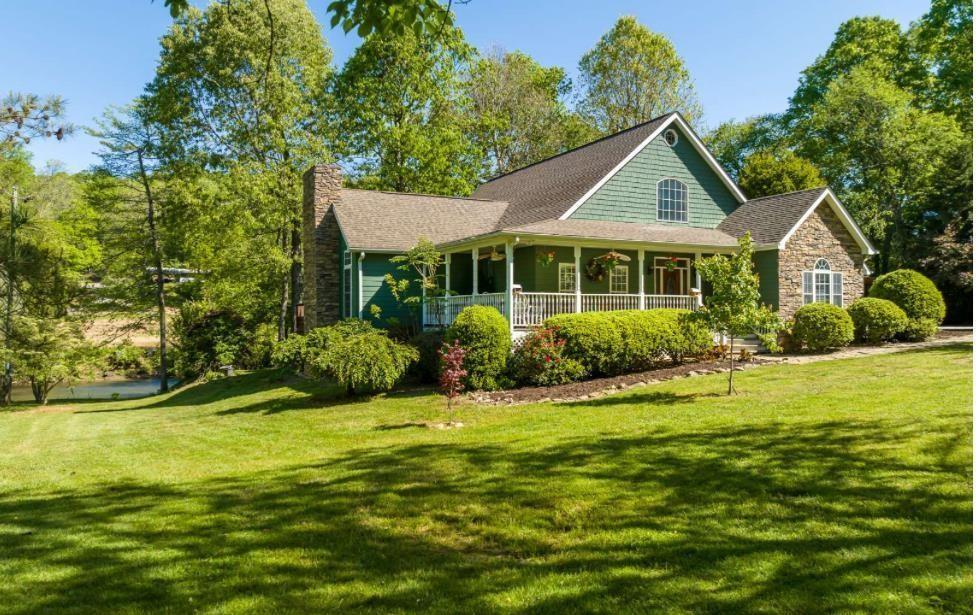 Ellijay, Georgia, 30536, United States, 3 Bedrooms Bedrooms, ,3 BathroomsBathrooms,Residential,Active,1953416